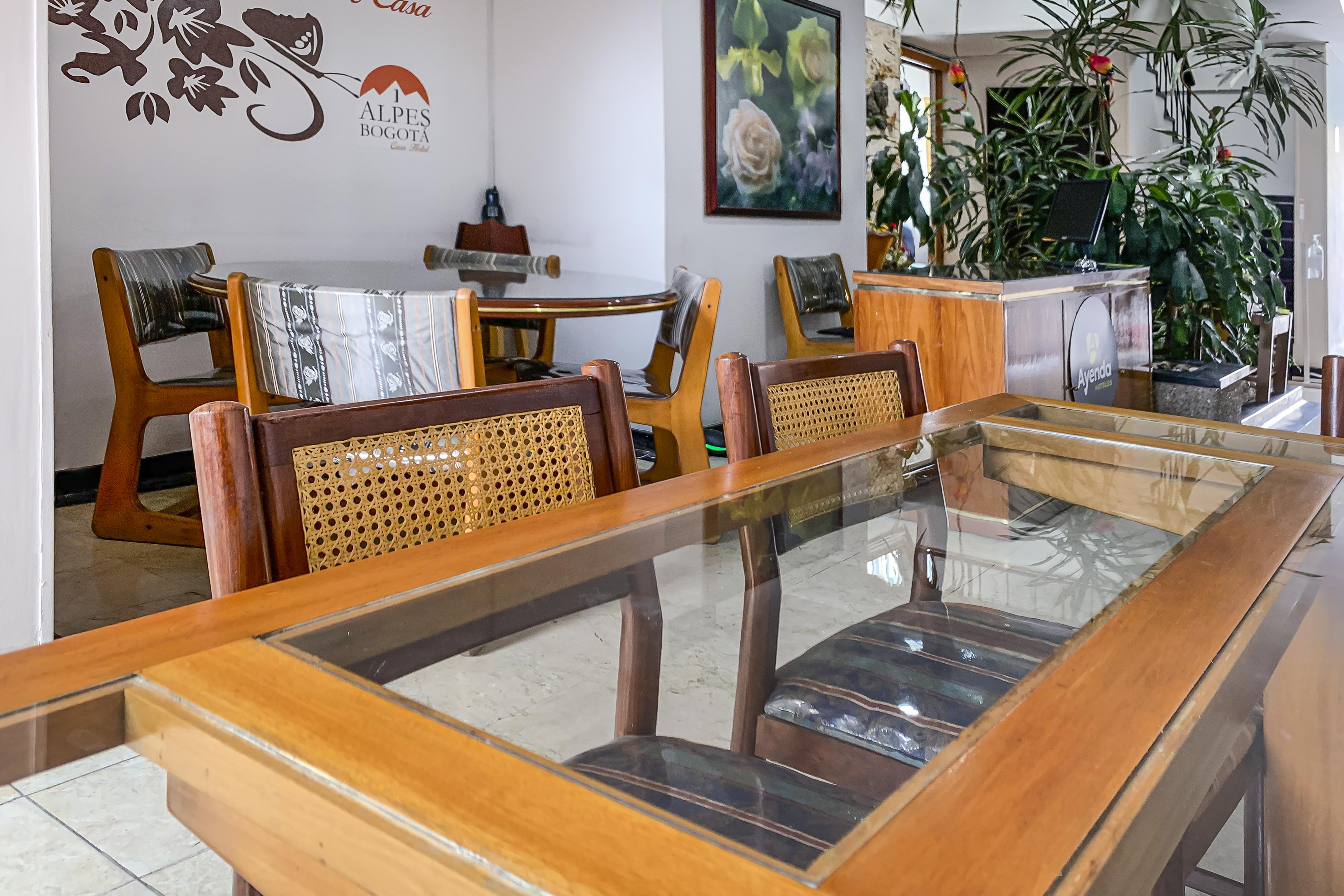 Ayenda 1080 Alpes Castellana Acomodação com café da manhã 